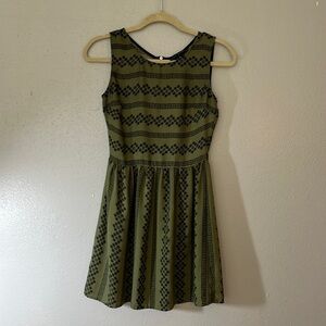 City Studio sleeveless dress. Size Small